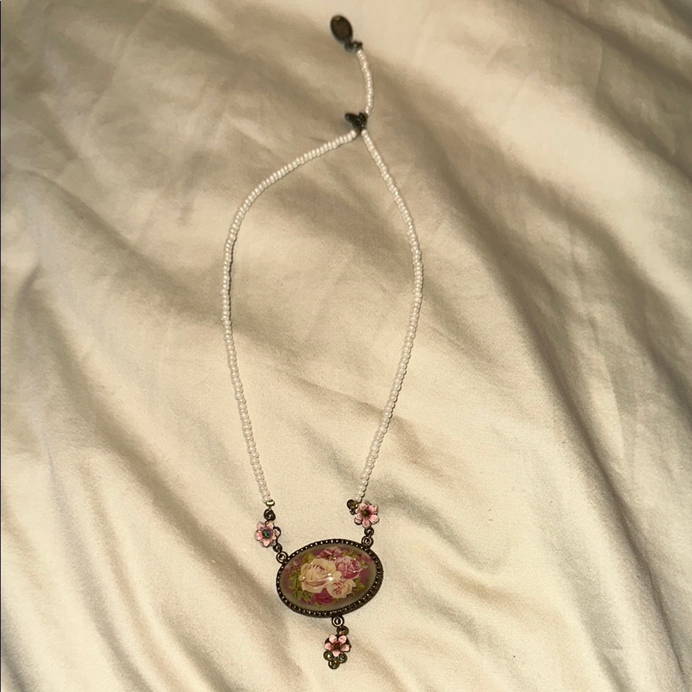 Elegant Floral Pendant Necklace - White and Pink